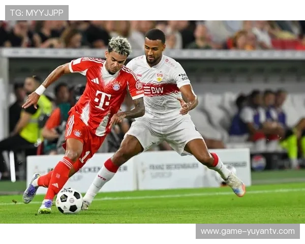 适合踢足球的女球星名字精选与足球魅力展示